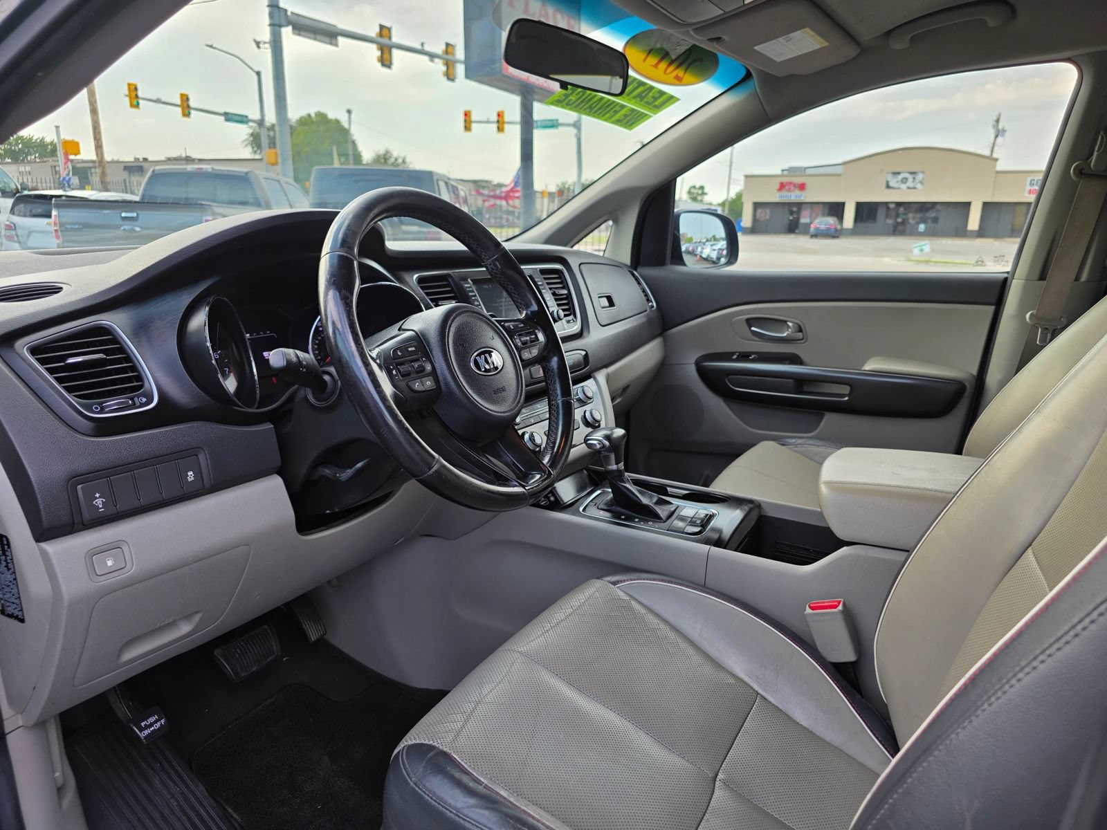 Used 2017 Kia Sedona LX w/ LX Essentials Premium Package FWD image 21