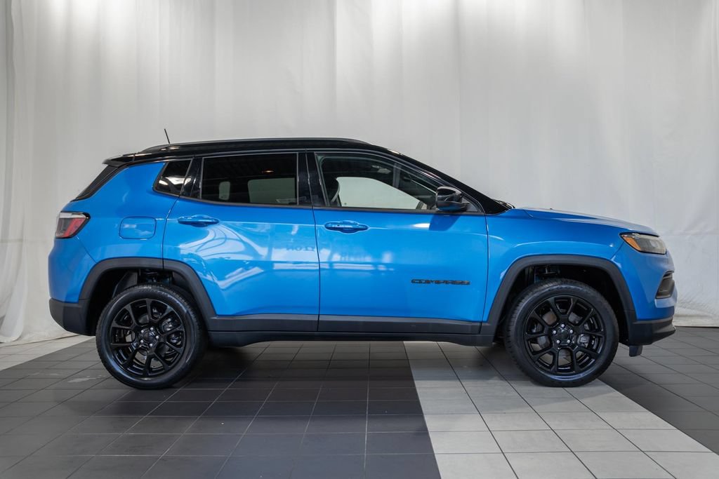 Certified 2022 Jeep Compass Latitude AWD/4WD image 3