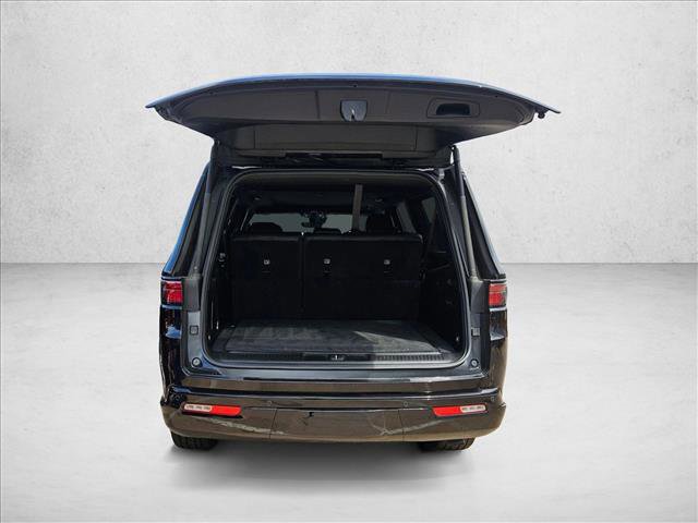 Used 2025 Jeep Wagoneer L Series II w/ Premium Group I AWD/4WD image 8