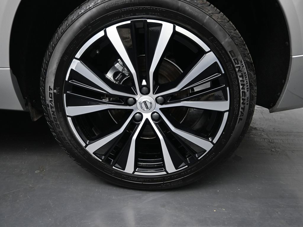 Used 2025 Volvo XC60 B5 Plus image 9