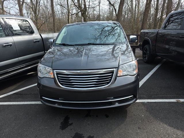 Used 2015 Chrysler Town & Country Touring-L w/ Driver Convenience Group image 2