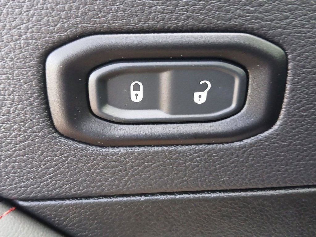 Used 2024 Jeep Wrangler Rubicon w/ Capability Package image 10