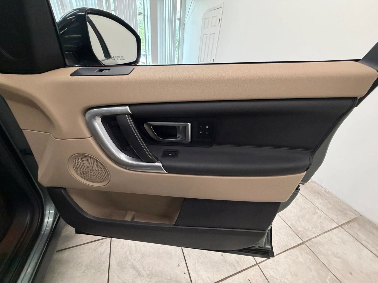 Used 2018 Land Rover Discovery Sport HSE AWD/4WD image 20