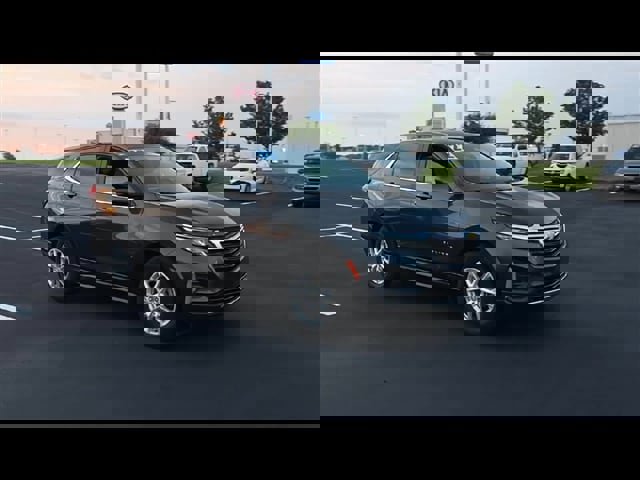 Used 2022 Chevrolet Equinox LT image 2