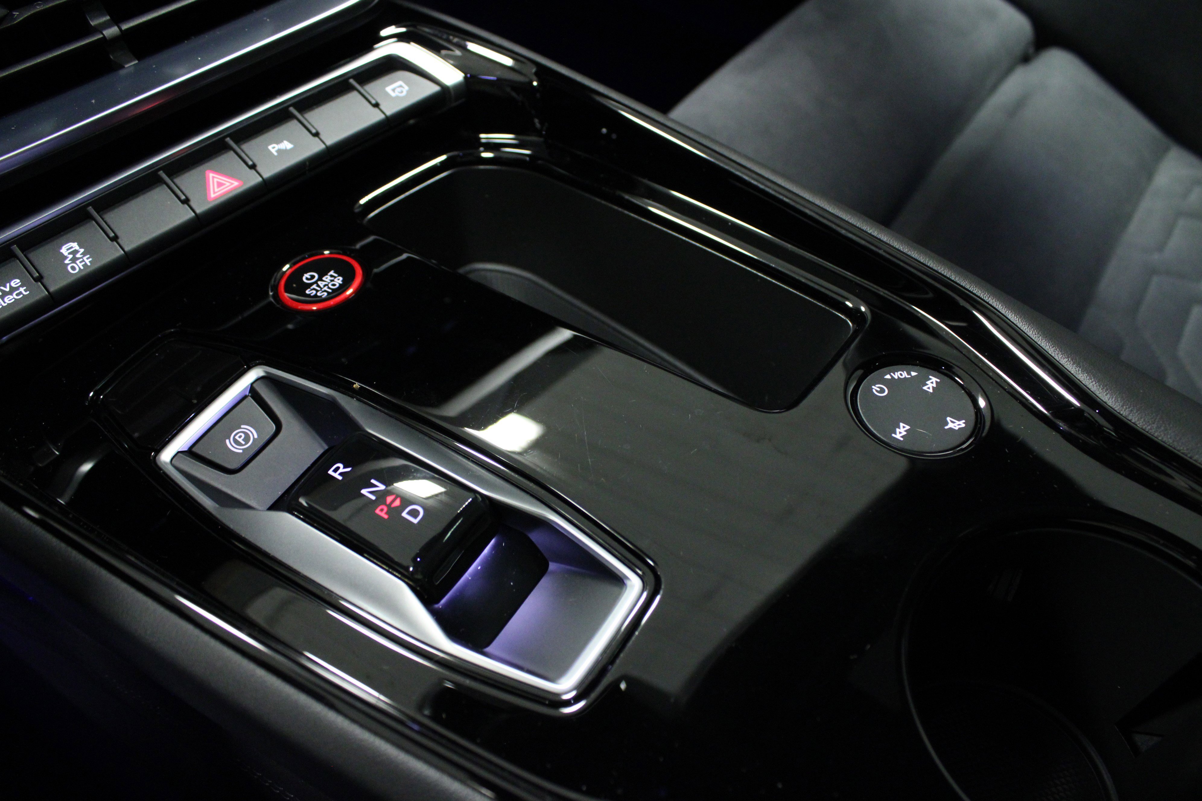 Used 2023 Audi e-tron GT Premium Plus image 22