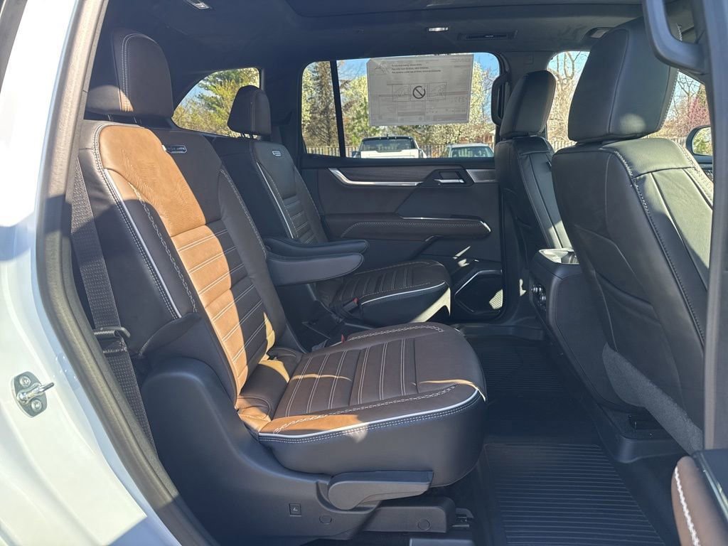 New 2026 GMC Acadia Denali Ultimate w/ LPO, Floor Liner Package AWD/4WD image 14