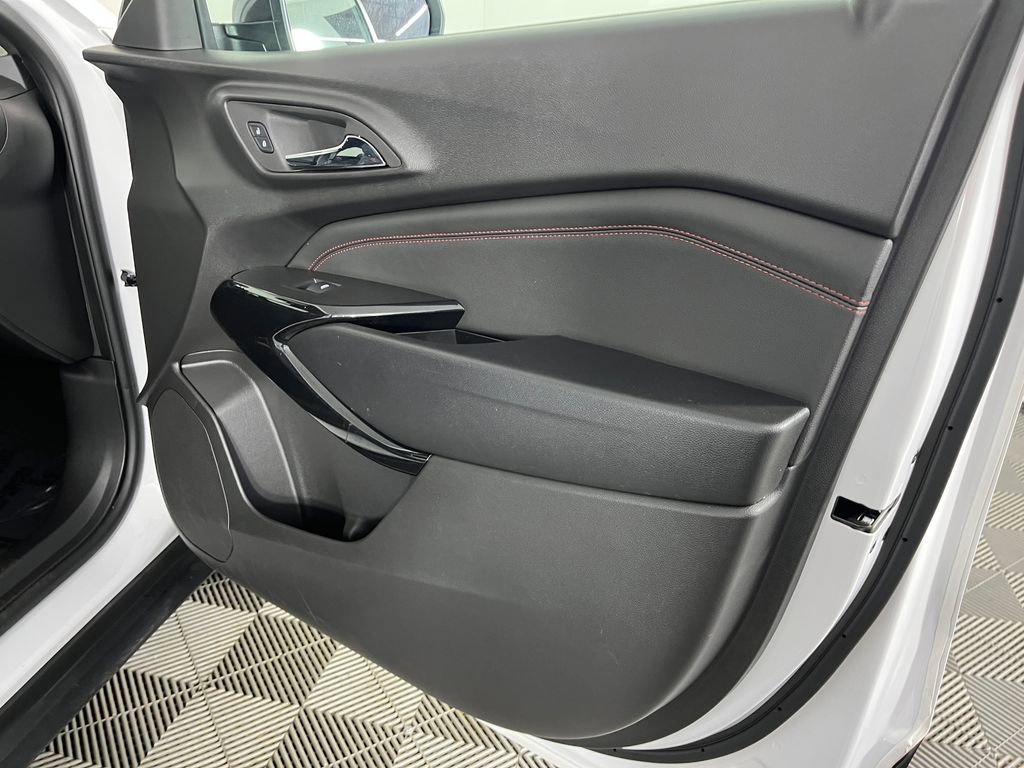 Used 2025 Chevrolet Trax RS w/ Driver Confidence Package FWD image 16