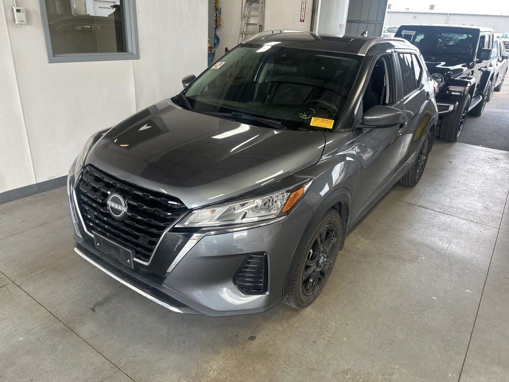 Used 2022 Nissan Kicks SV image 2