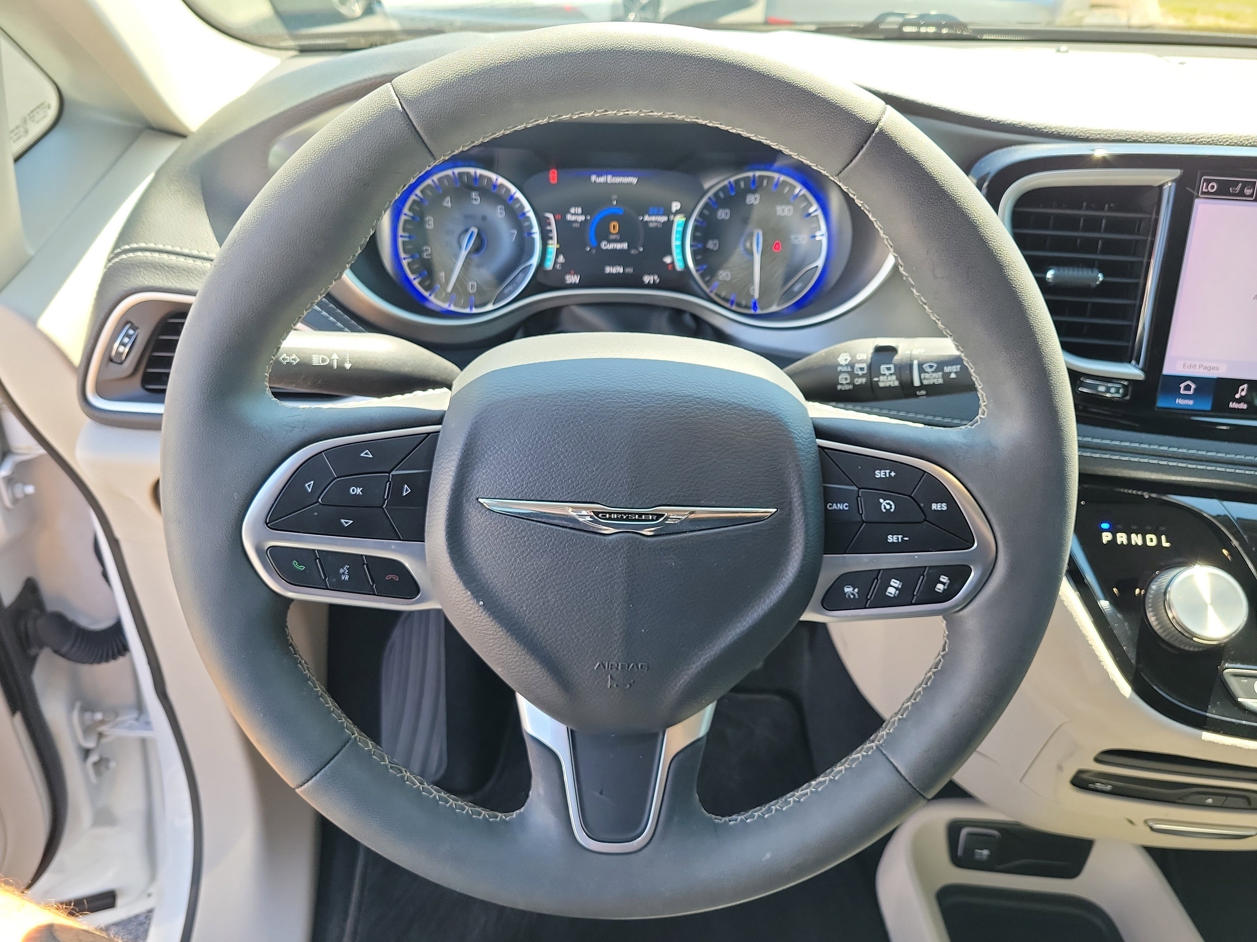 Used 2022 Chrysler Pacifica Touring-L w/ Uconnect Theater Family Group image 21