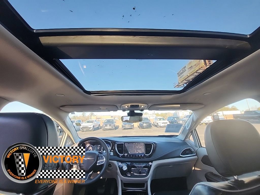 Certified 2023 Chrysler Pacifica Limited image 4