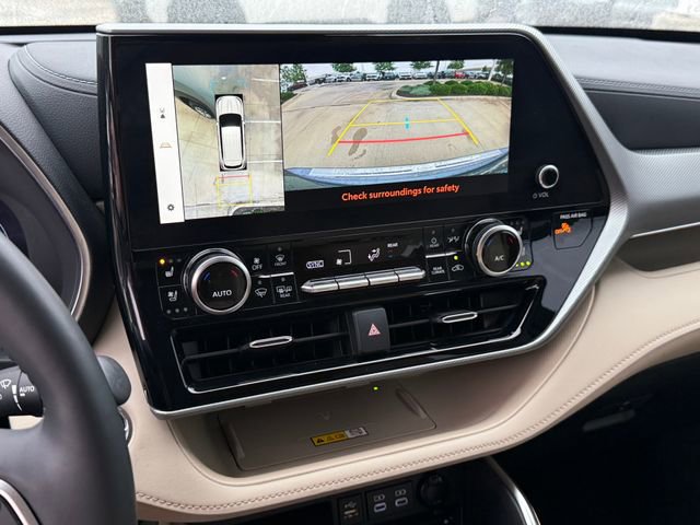 Used 2023 Toyota Highlander Platinum FWD image 17