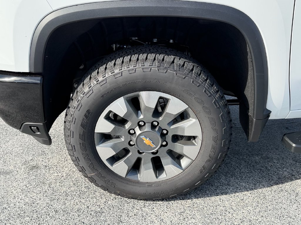 New 2026 Chevrolet Silverado 2500 Custom w/ Custom Value Package AWD/4WD image 15