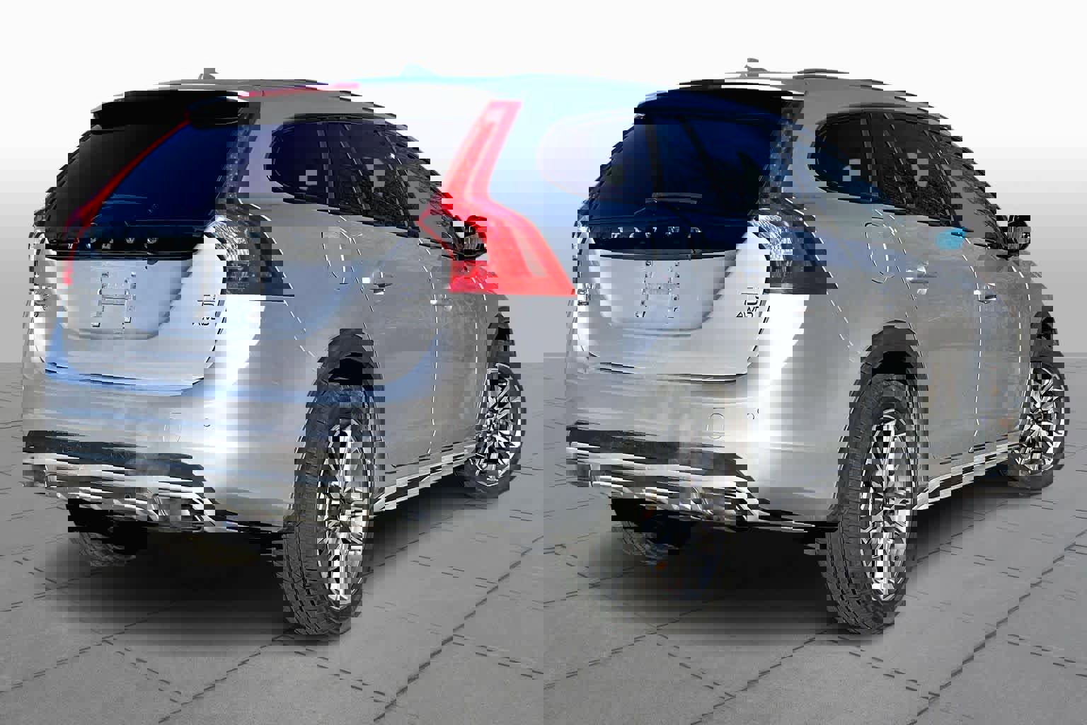 Used 2017 Volvo V60 T5 Cross Country w/ Convenience Package image 13