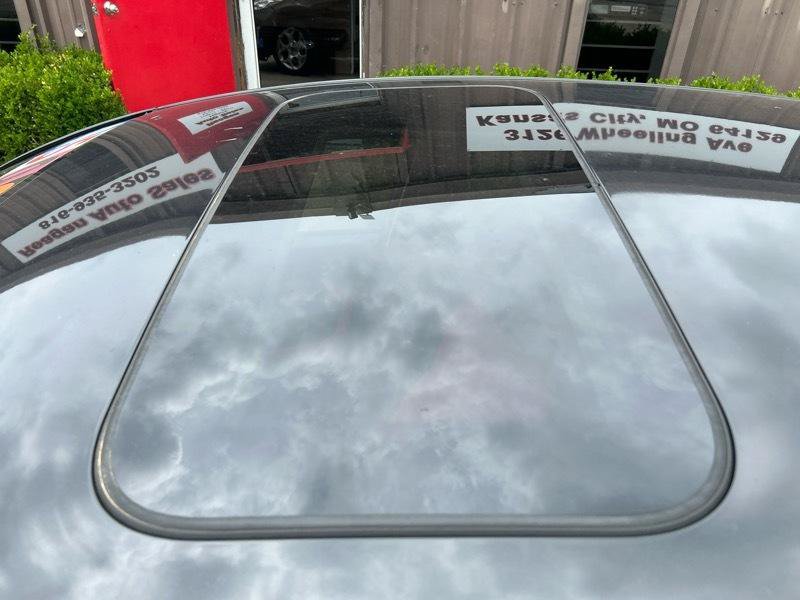 Used 2012 Ford Fiesta SES FWD image 10