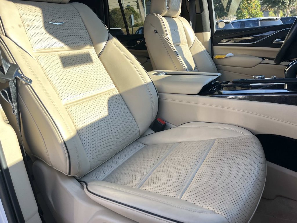 Used 2023 Cadillac Escalade Premium Luxury w/ Performance Package AWD/4WD image 31
