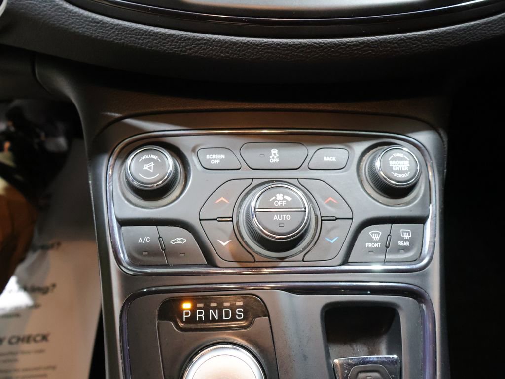 Used 2016 Chrysler 200 S w/ Comfort Group image 27