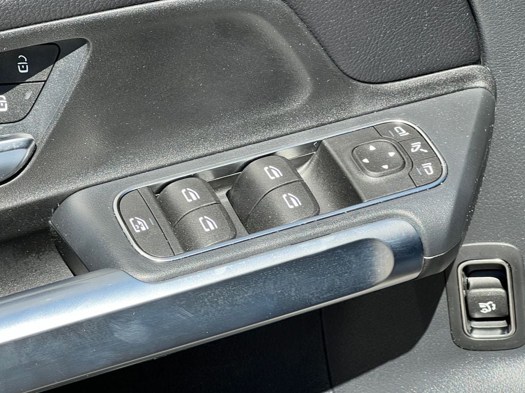 New 2026 Mercedes-Benz GLB 250 4MATIC image 16