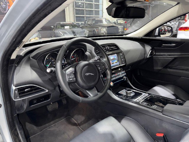 Used 2017 Jaguar XE Premium image 8
