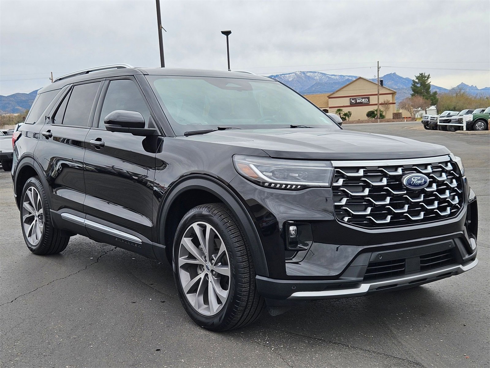 Used 2025 Ford Explorer Platinum w/ Ultimate Package image 3