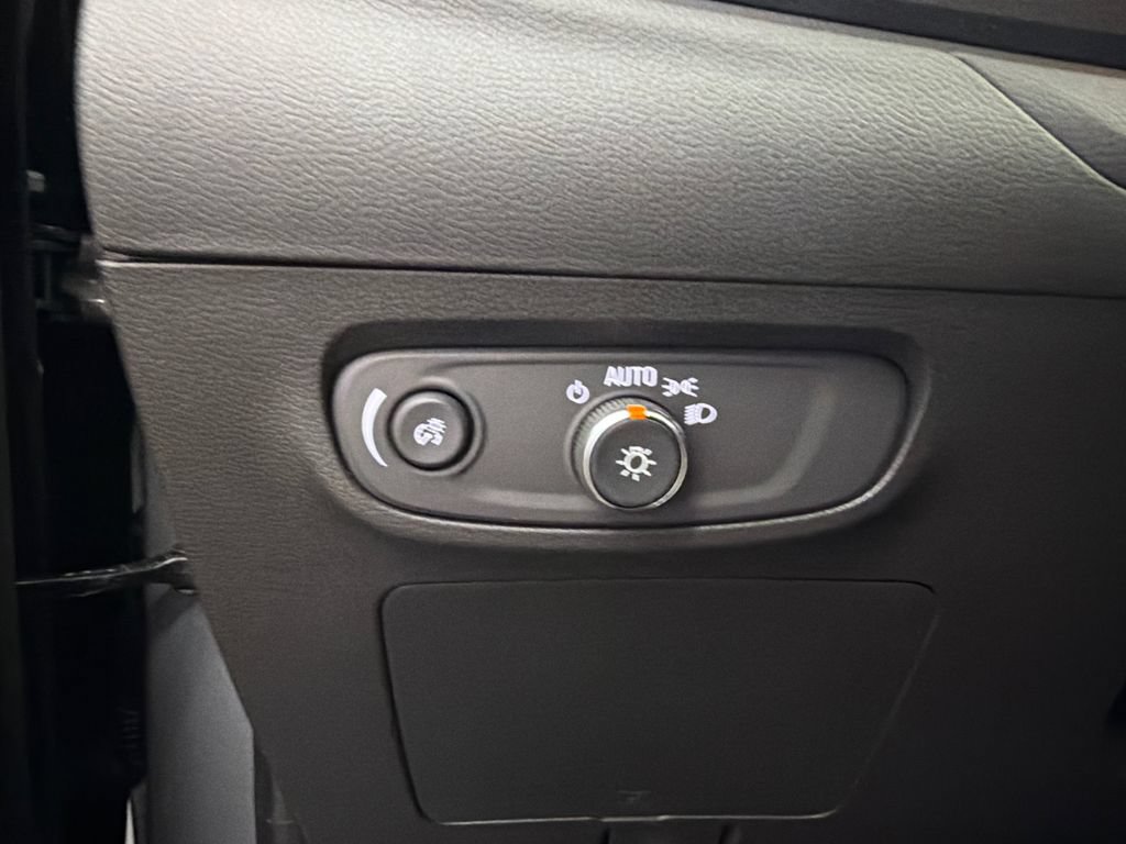 Used 2025 Buick Encore GX Sport Touring w/ Comfort Package FWD image 31