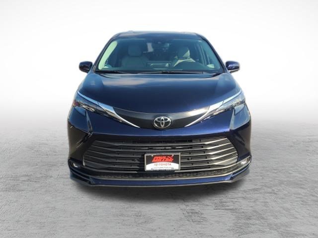 Certified 2026 Toyota Sienna XLE FWD image 2