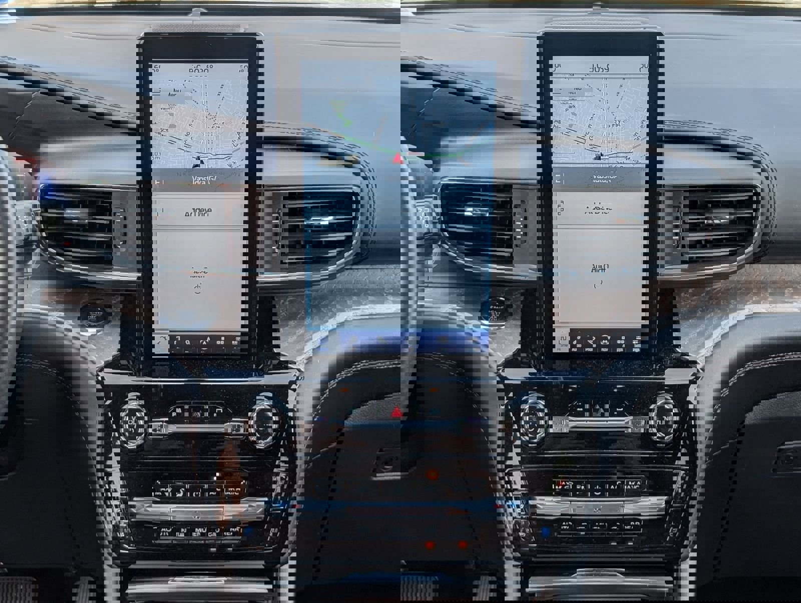 Used 2022 Ford Explorer Platinum w/ Equipment Group 601A image 18