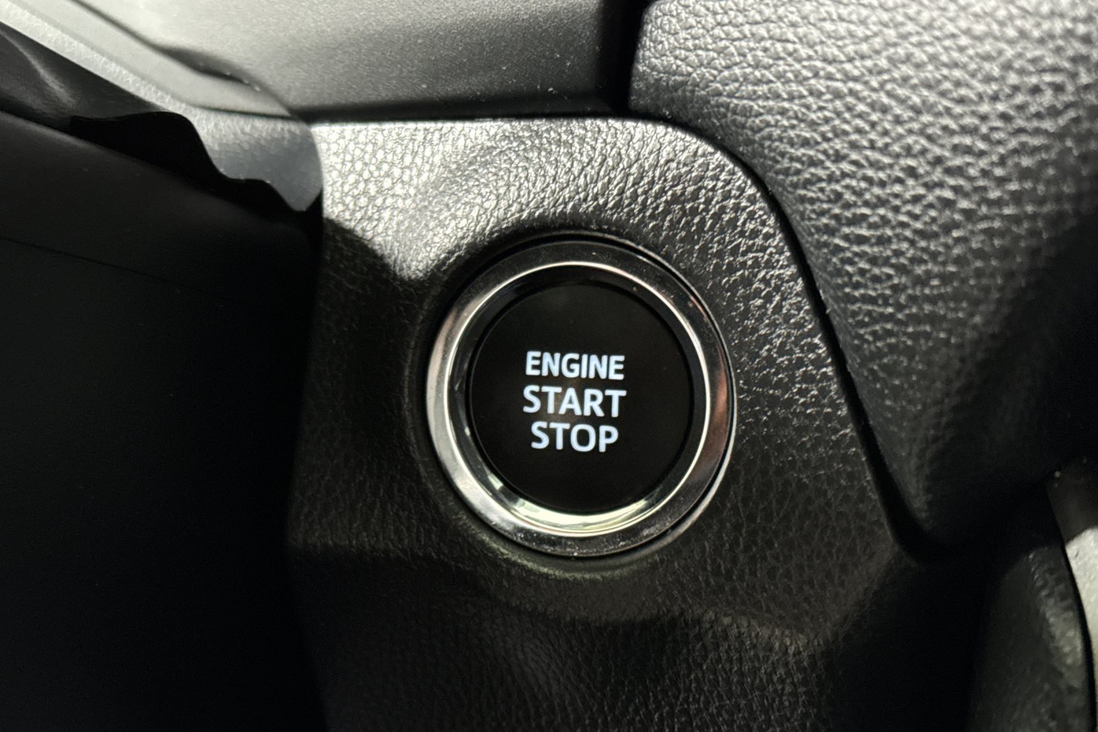 Used 2025 Toyota RAV4 XLE FWD image 22