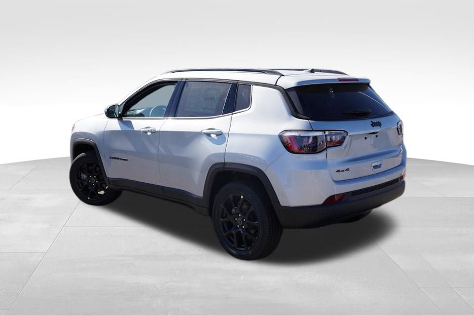 New 2025 Jeep Compass Latitude w/ Sun & Sound Group image 5
