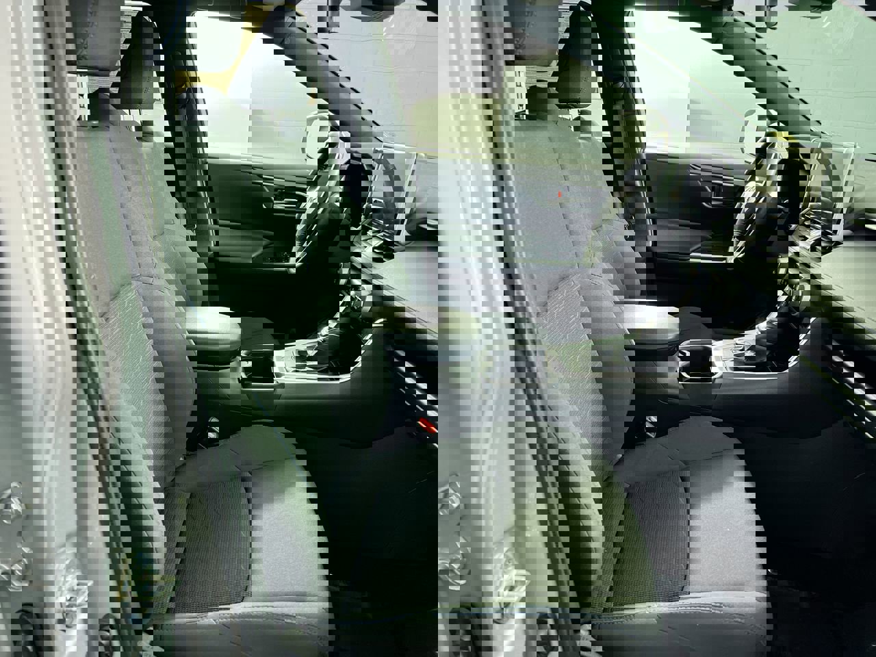 Used 2023 Toyota RAV4 SE image 29