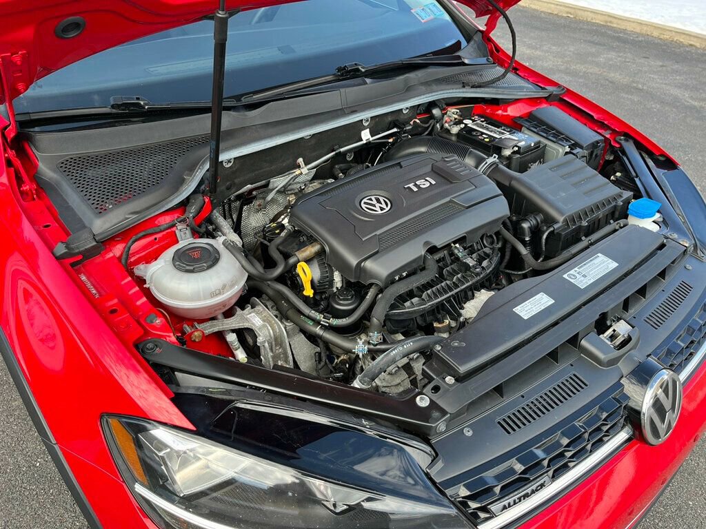 Used 2019 Volkswagen Golf Alltrack SE image 32