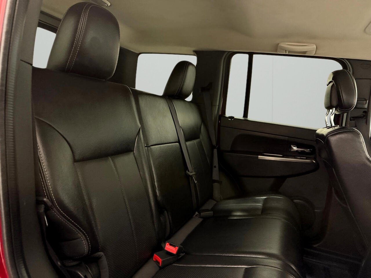 Used 2012 Jeep Liberty Limited Jet image 22