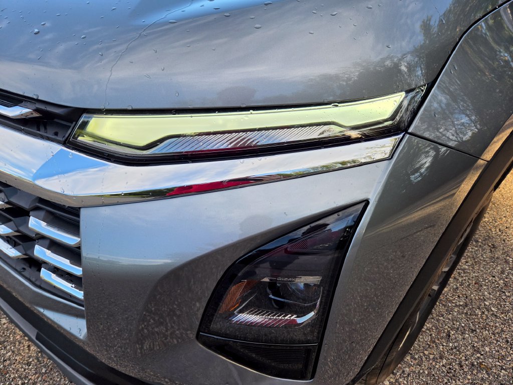 Used 2026 Chevrolet Equinox LT AWD/4WD image 9