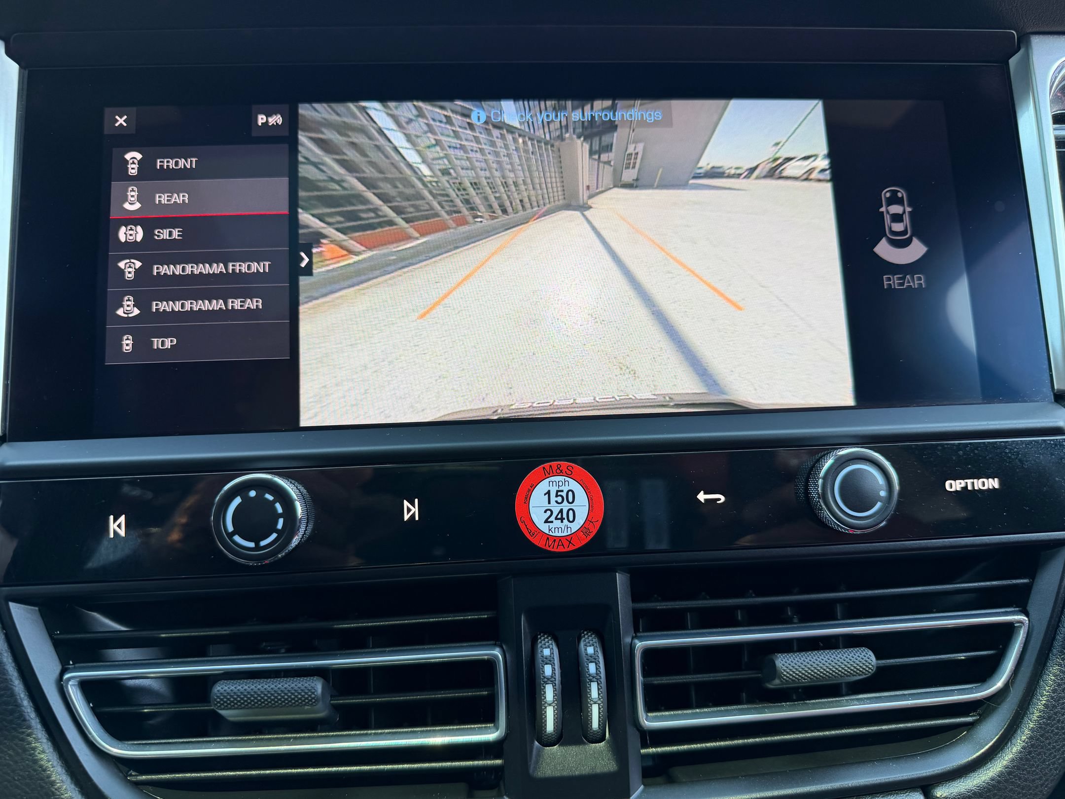 Certified 2023 Porsche Macan S AWD/4WD image 28