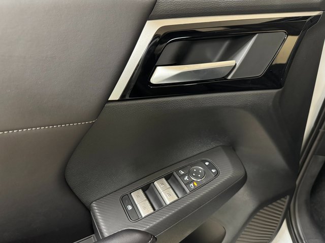 Used 2024 Mitsubishi Outlander Ralliart image 7