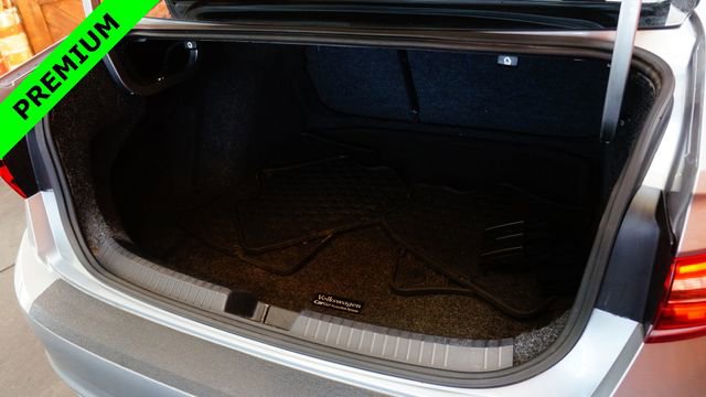 Used 2020 Volkswagen Jetta SEL Premium image 42