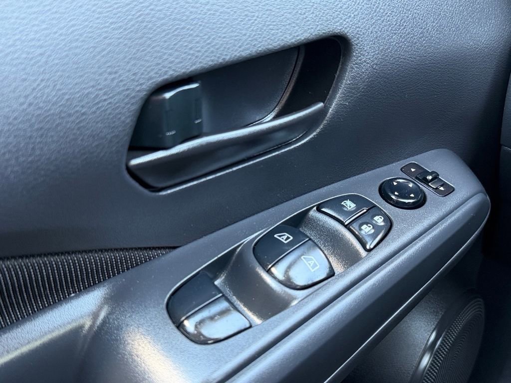 Used 2025 Nissan Kicks Play S image 19