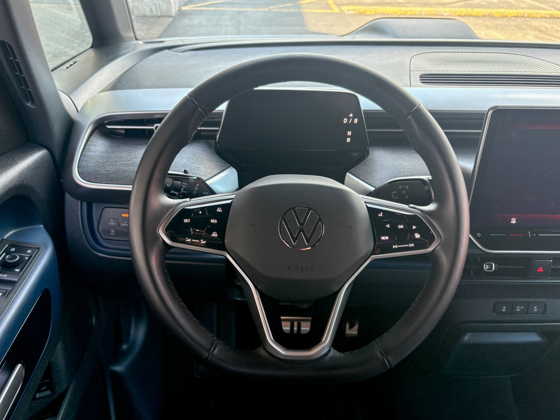 Used 2025 Volkswagen ID. Buzz Pro S RWD image 34