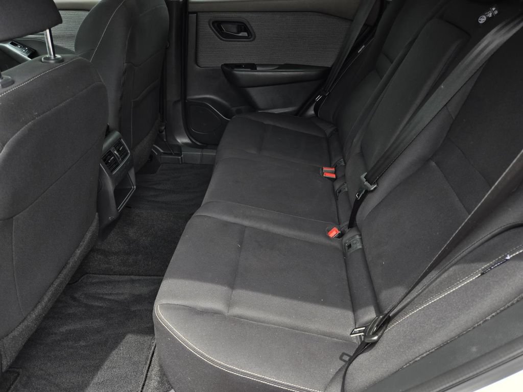 Used 2023 Nissan Rogue S FWD image 11