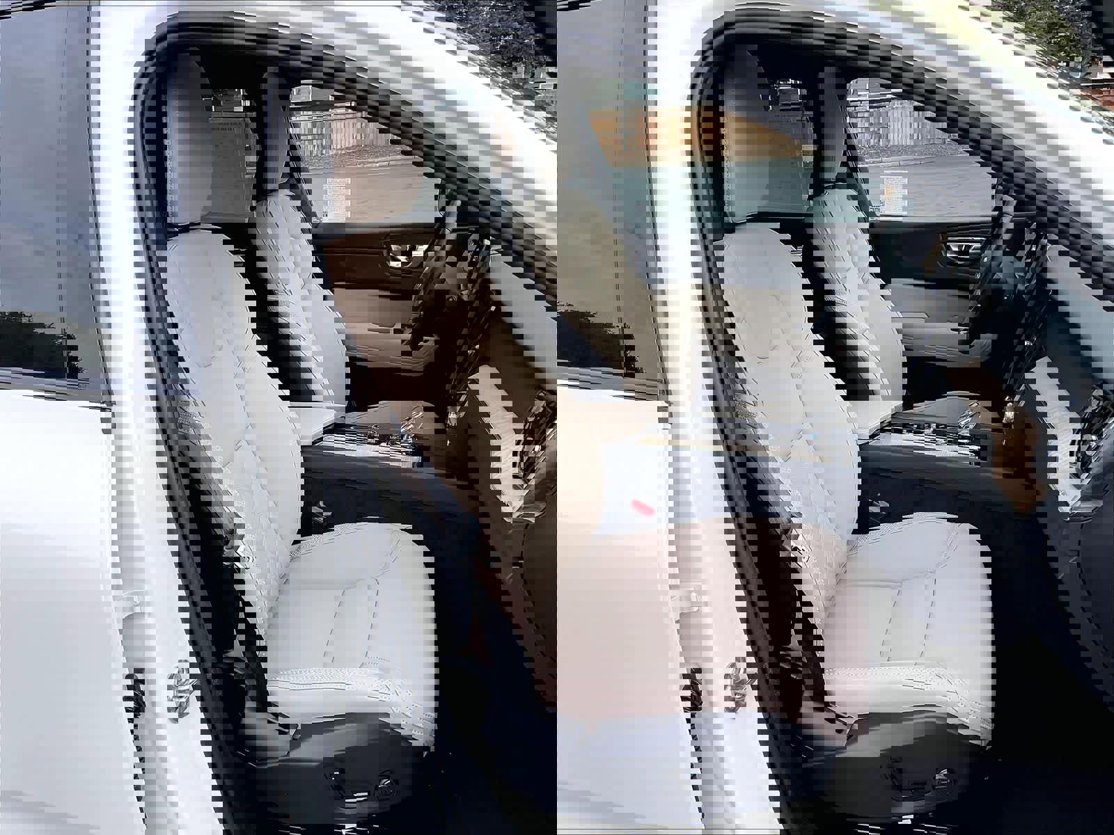 New 2026 Volvo XC60 B5 Plus w/ Protection Package Premier image 31