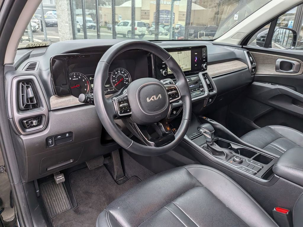 Used 2023 Kia Sorento S image 14