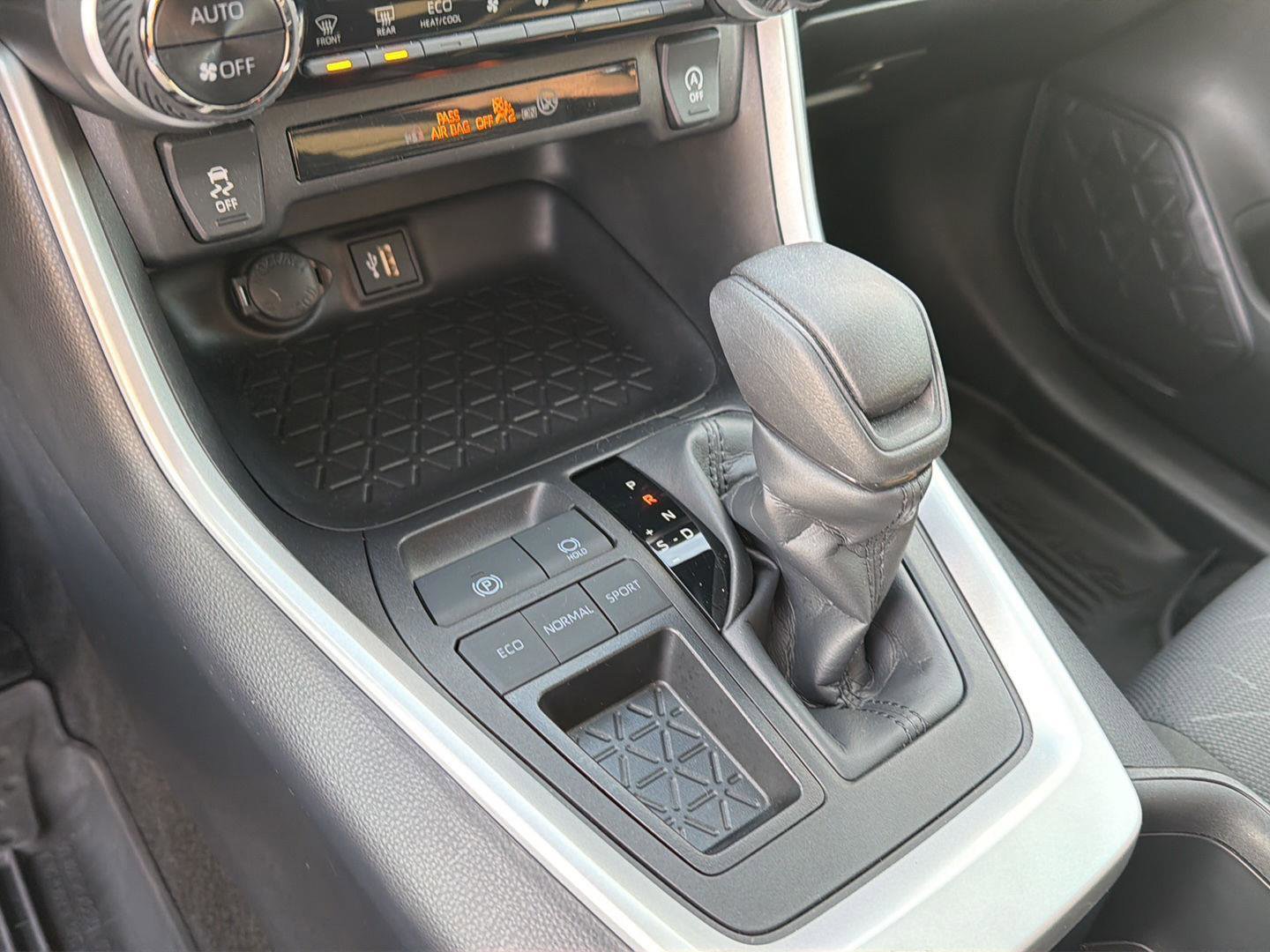 Certified 2024 Toyota RAV4 XLE FWD image 26