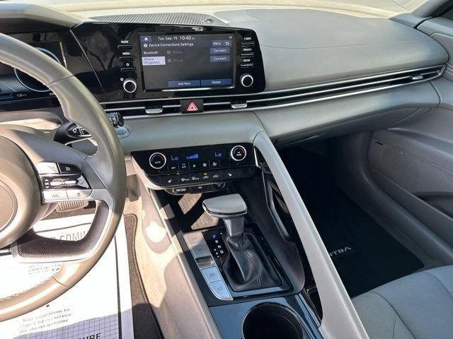 Used 2022 Hyundai Elantra SEL w/ Convenience + Premium Package FWD image 21
