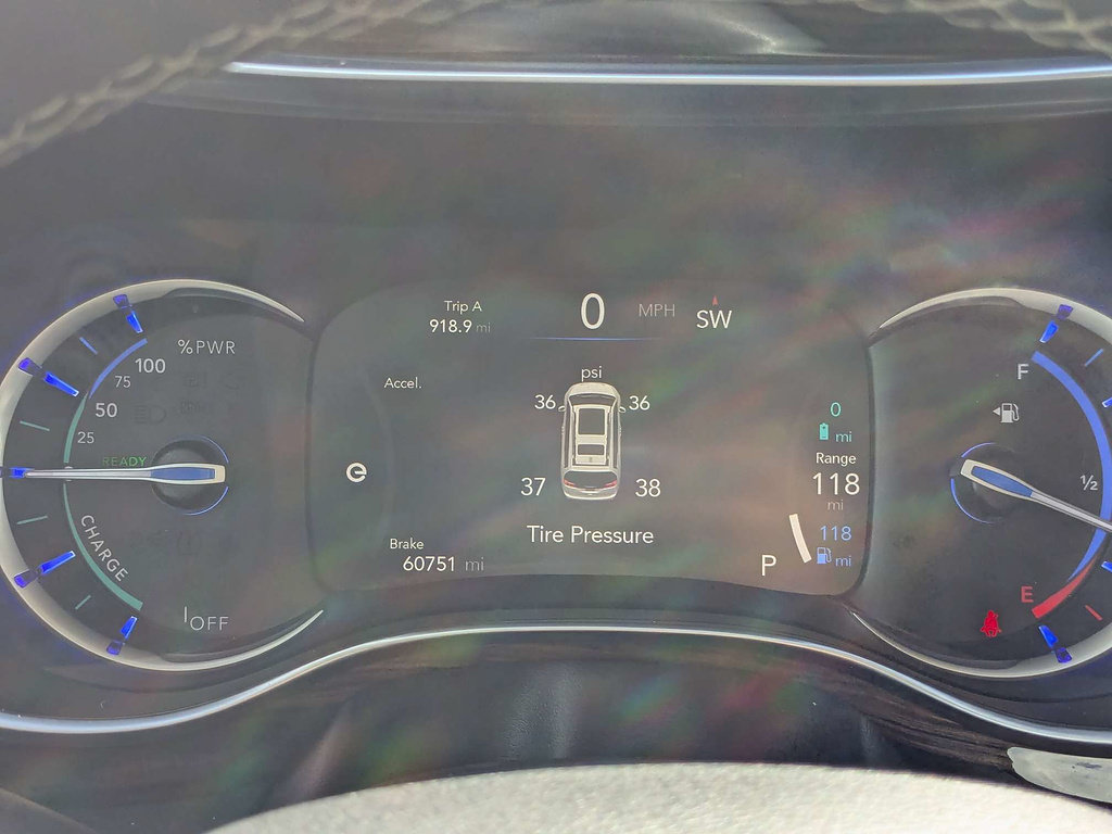 Certified 2023 Chrysler Pacifica Limited FWD image 33