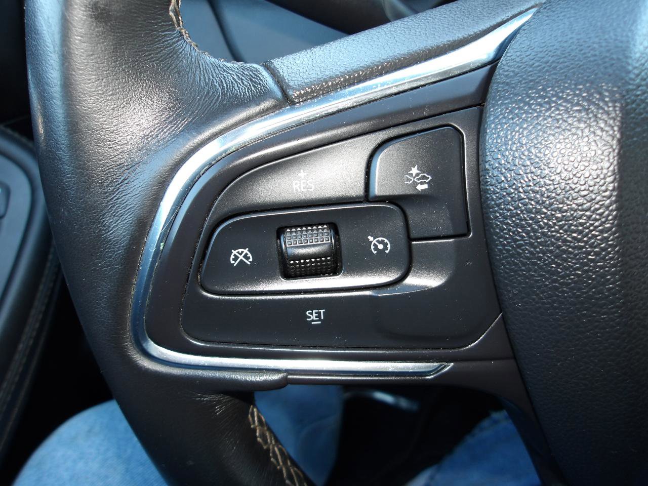 Used 2023 Buick Encore GX Select w/ Sport Touring Package FWD image 15