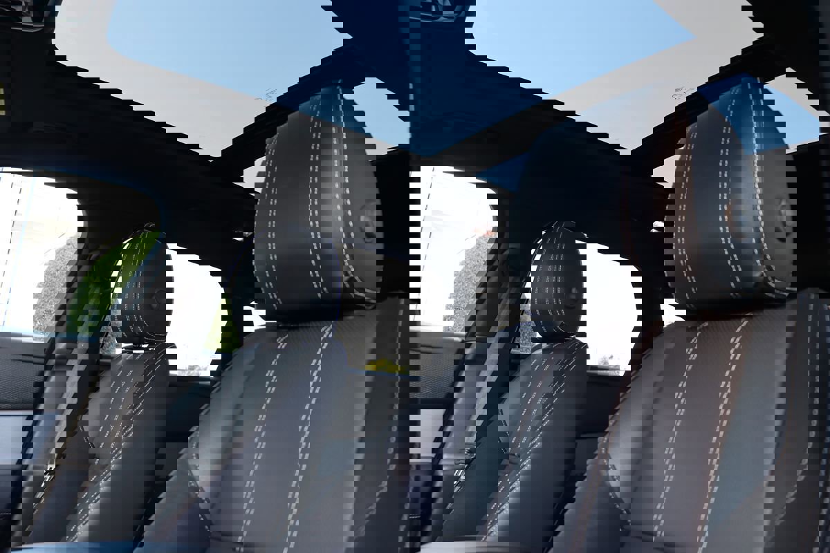 Used 2018 Land Rover Range Rover Velar R-Dynamic SE image 14