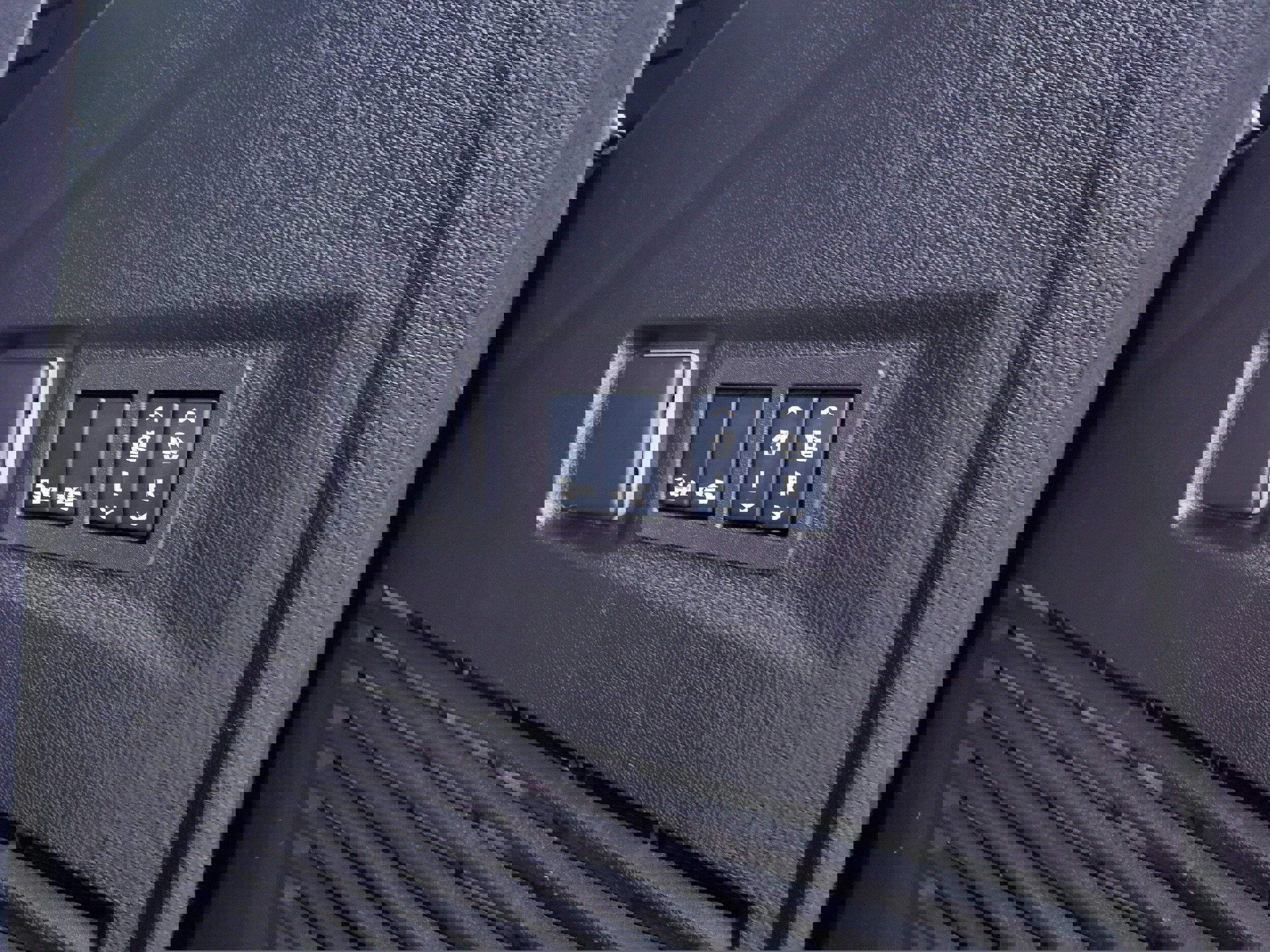 Used 2024 GMC Yukon AT4 w/ Technology Package image 25