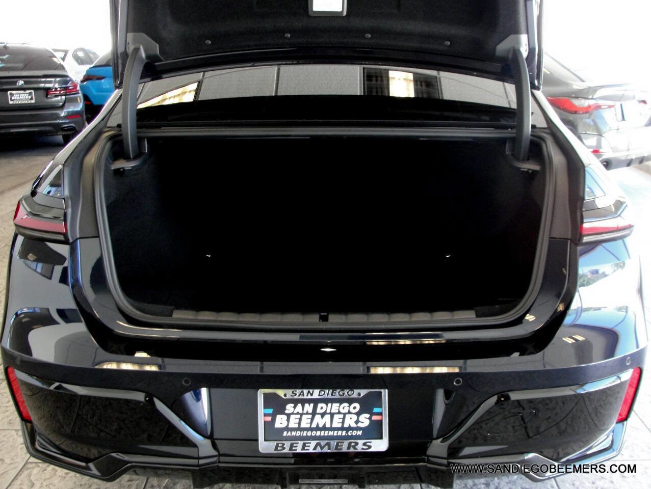 Used 2023 BMW 740i 740i M SPORT PRO+HUD+SWAROVSKI w/ Parking Assistance Package image 53