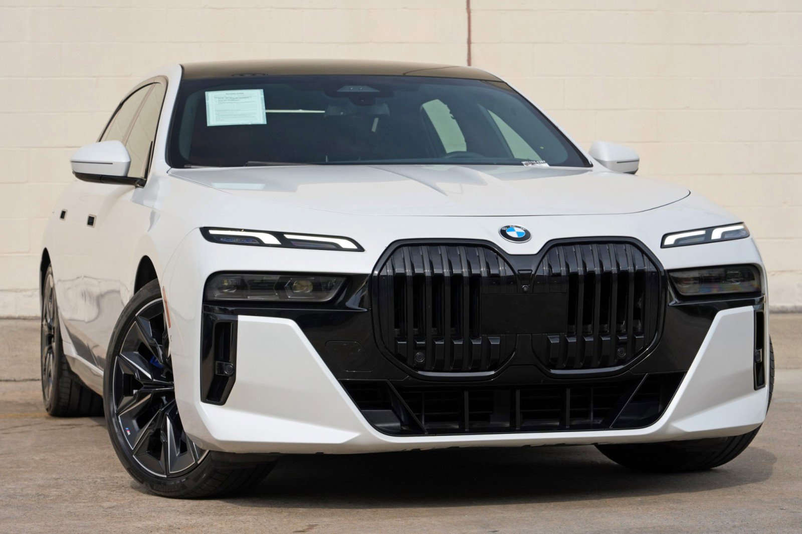 Used 2023 BMW 740i w/ Parking Assistance Package RWD image 4