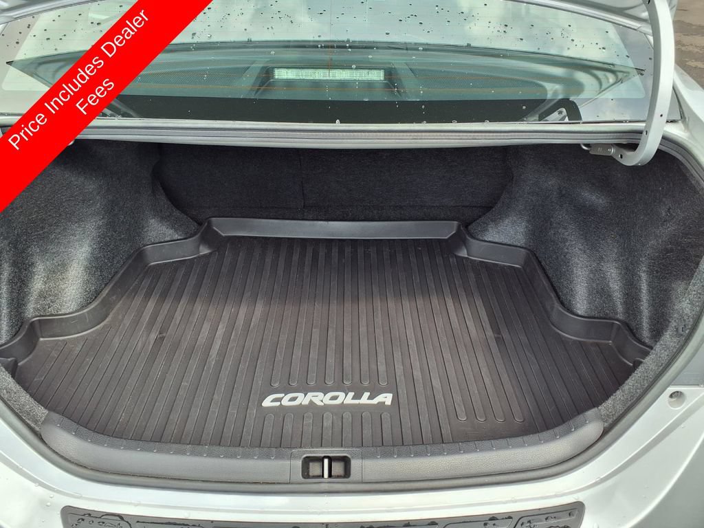 Used 2018 Toyota Corolla XLE FWD image 16