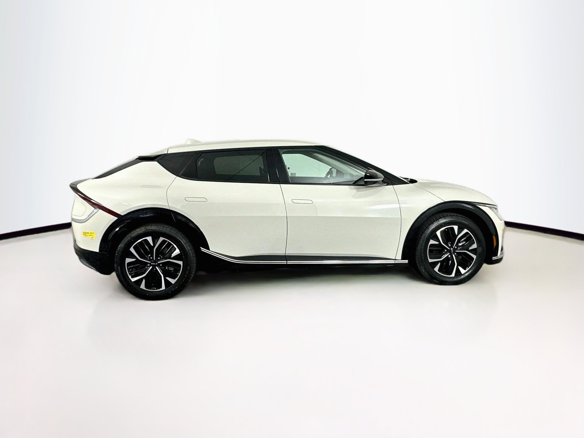 Used 2022 Kia EV6 Wind RWD image 10